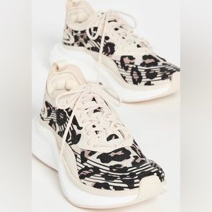 APL NWT SIZE 7 Womens Rare Leopard Streamlines New Without Box